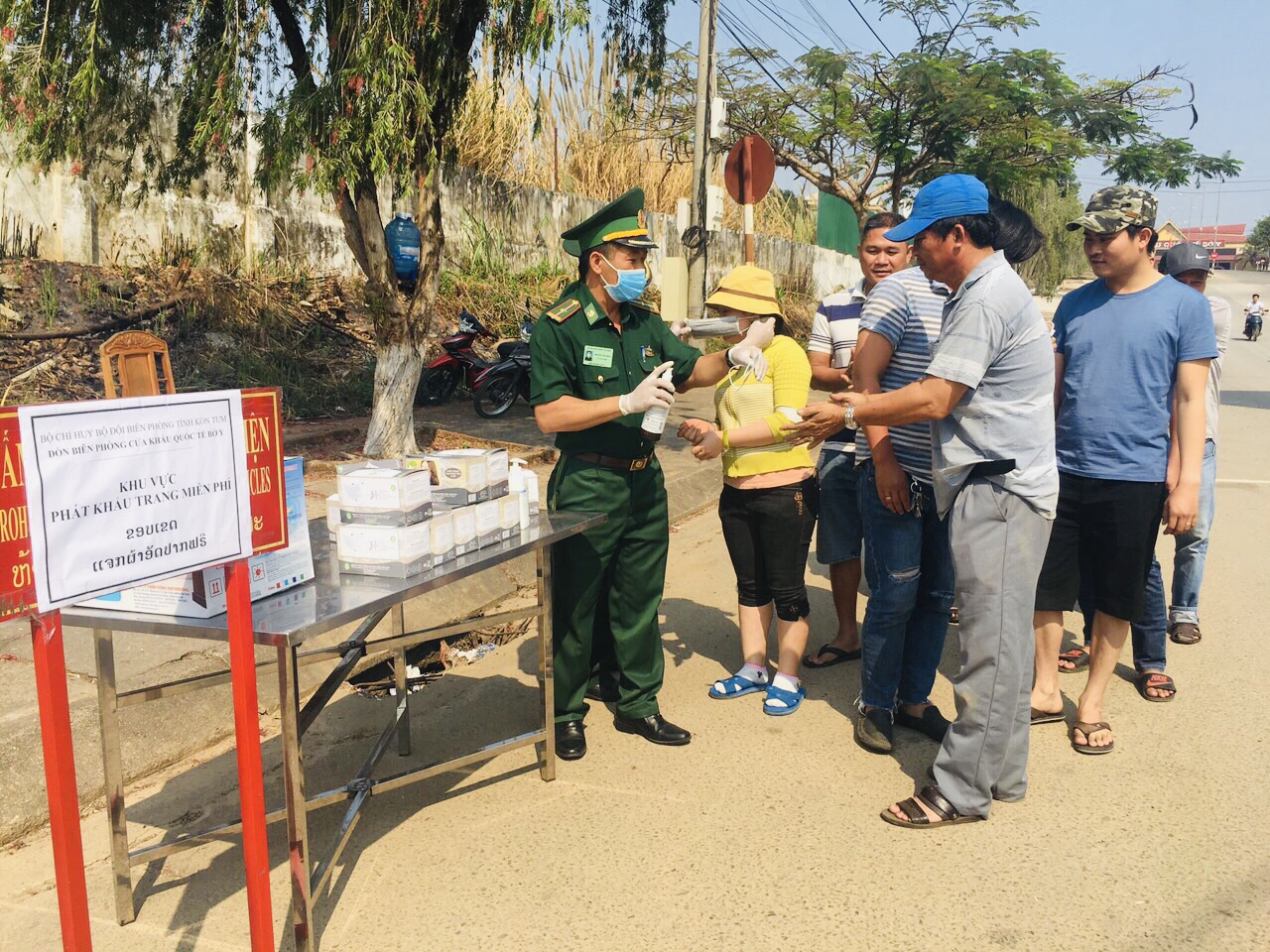 Biên phòng Kon Tum bắt giữ 21 đối tượng vượt biên trái phép